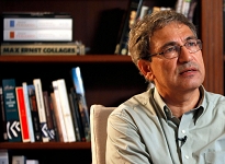 Orhan Pamuk'tan Sezen Aksu'ya destek