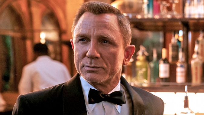 'James Bond' depremzedeler için 100 milyon sterlin topladı
