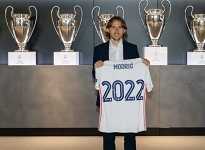 Modric'in sözleşmesini 1 yıl uzattı