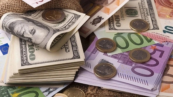 Dolar ve euroda yeni haftaya nasıl başladı?
