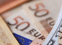 Dolar yükselişte, euro düşüşte