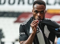 Larin'den Beşiktaş'a rest
