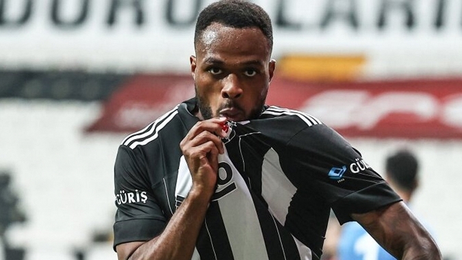 Larin'den Beşiktaş'a rest
