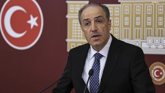 Yeneroğlu 'Adalet Bakanı harikalar diyarında yaşıyor'