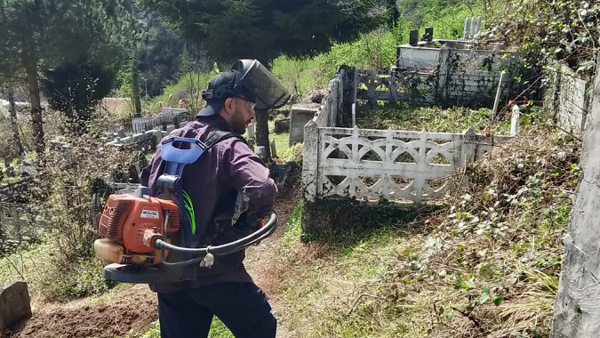 Trabzon'da Mezarlık Yerlerinde Bayram Temizliği