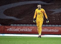 Uğurcan Çakır kalacak