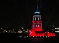 Kız Kulesi Türk bayrağı ile ışıklandırıldı
