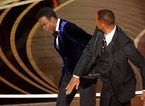 Will Smith Chris Rock'a tokat attı