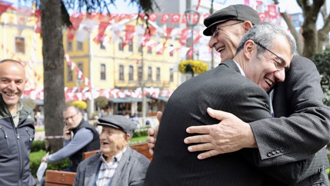 Saral, şehrin nabzını tutmaya devam ediyor