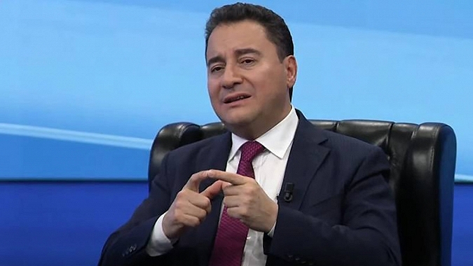 Babacan ‘Biz iş odaklıyız, onlar kişi odaklı’
